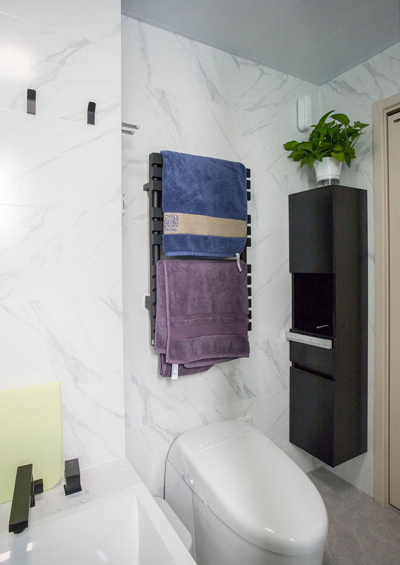 103㎡收纳满分，电动窗帘、上轨道移门和阳台吧台让家一键变高级