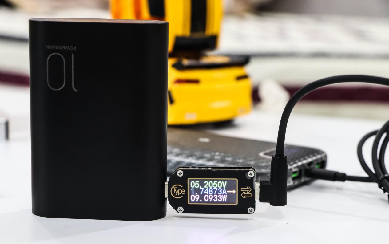 图拉斯自带线快充,图拉斯移动电源