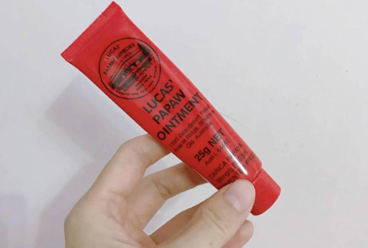 嘴唇水嘟嘟的太可爱了，但你的怎么还那么干瘪