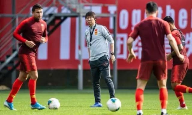 据史料记载中国在南宋时期的杭州成立了世界上第一个足球俱乐部