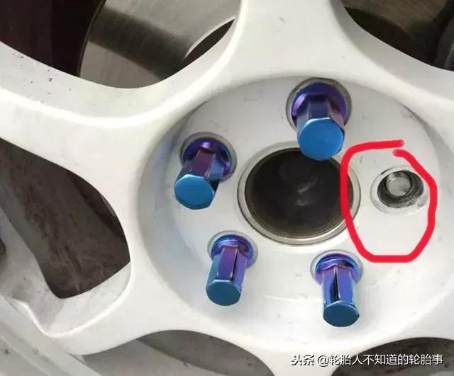 轮胎螺丝为什么会脱落,汽车轮胎螺丝老是断怎么回事