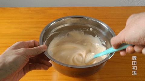 纸杯戚风蛋糕不塌不回缩的诀窍,用纸杯做戚风蛋糕湿乎乎的