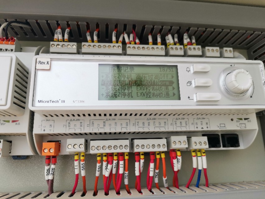 麦克维尔螺杆机报液位故障,麦克维尔螺杆式风冷机组故障检修