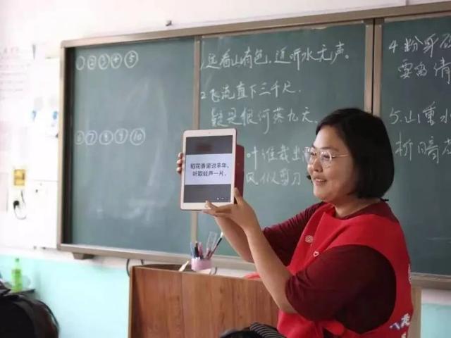 千人晚宴、体育狂欢、明星路演……玩转校园文化，尽享大学魅力！