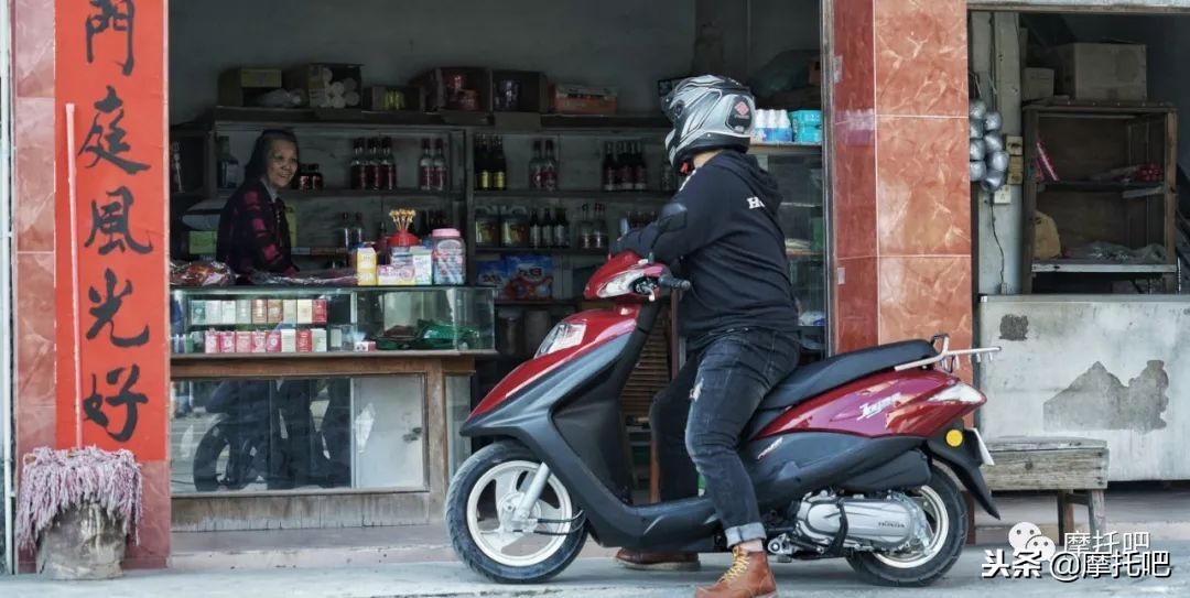 新大洲本田ns125d对比本田喜鲨125,五羊本田喜鲨125对比新大洲ns125d