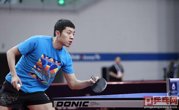 乒乓球教学正手侧身冲下旋球技巧,乒乓球直板姿势教学