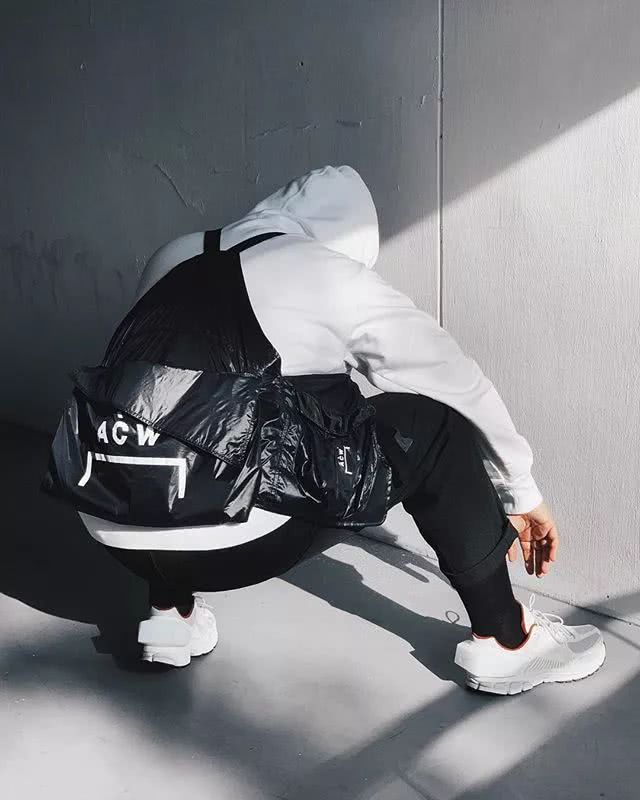 不想撞衫怎么穿好看,不想撞衫穿什么跑鞋