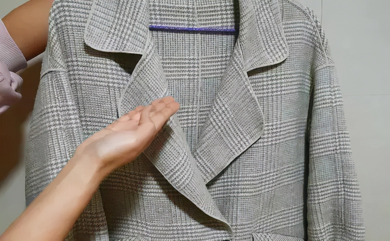 看了邻居的分享，才知道清洗毛呢大衣这么简单！不用水洗也不用晒