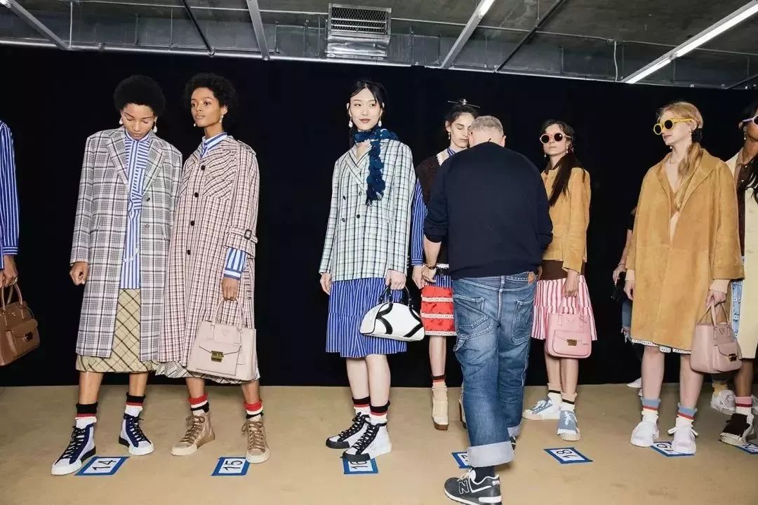 prada2019秋冬女装配色要点,prada2020早春度假系列