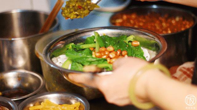 又香又臭的螺蛳粉太美味了,又臭又香螺蛳粉真的很好吃