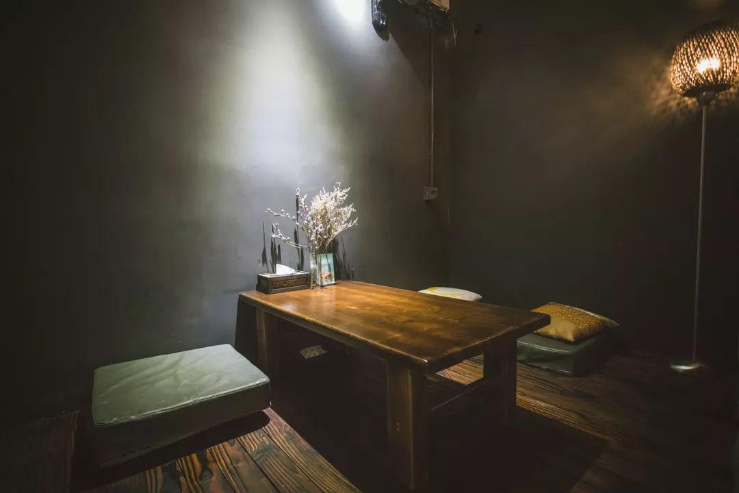 罗湖有家怪店，十个人来吃完饭后，老板居然多了一百个朋友