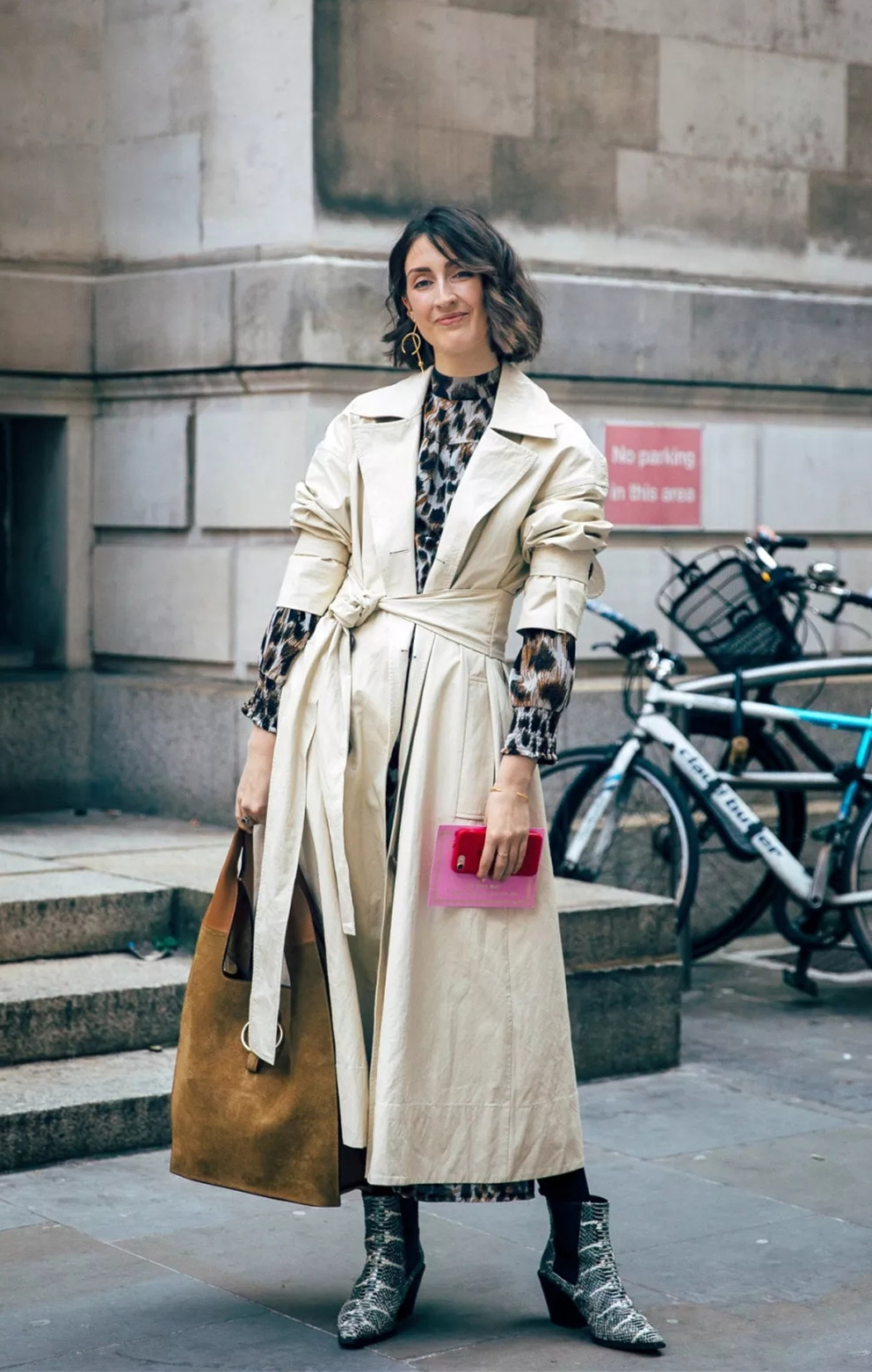 今年的风衣这样穿才够时髦,风衣旧了怎么翻新