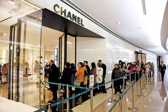 香奈儿经典款全线涨价最高达25%,香奈儿贵些还是lv贵些