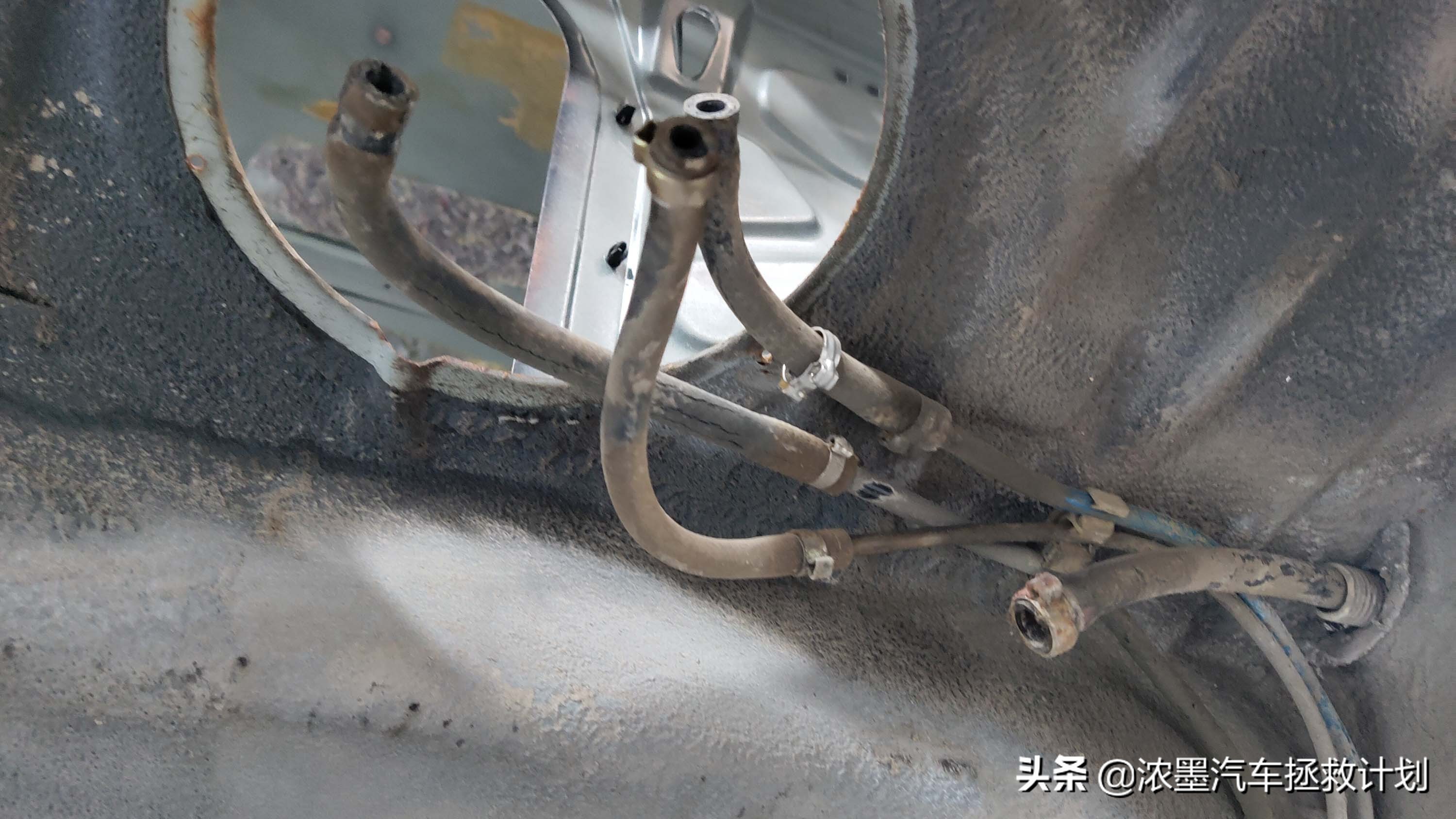 「妙手生花」重建一台战损级桑塔纳，带给它历经千般后的华丽重生