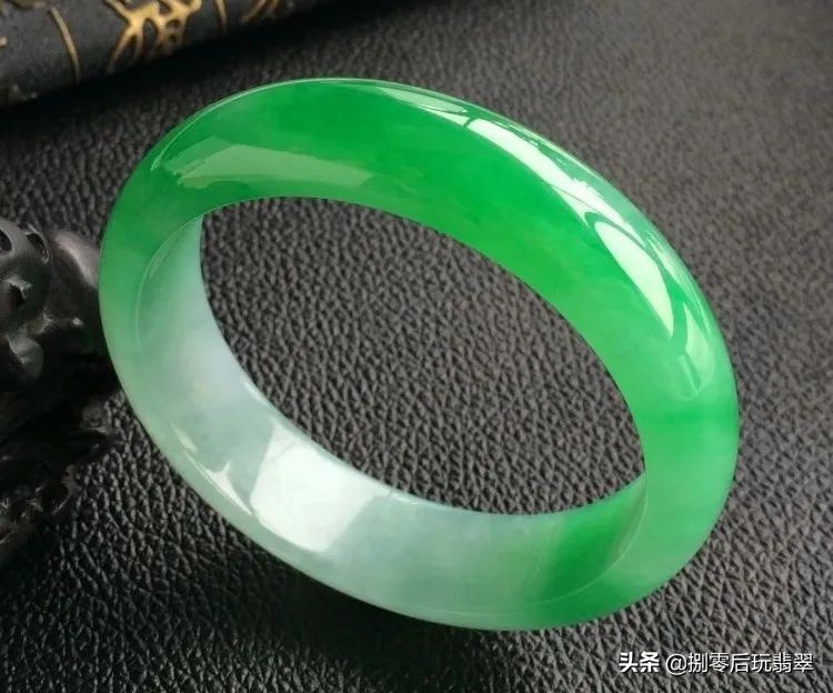 上过蜡的翡翠不能要？​有人拿开水去蜡？不分清这一点伤财又害物