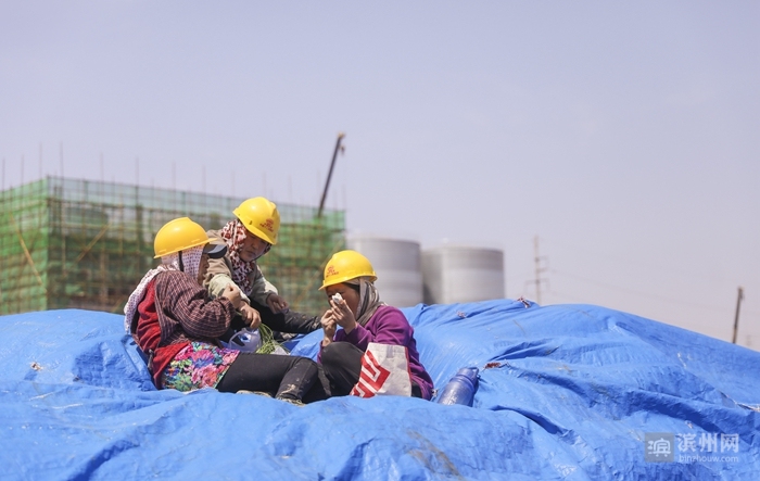 2018时光已走滨州日报90后小美摄影记者定格了您的最美