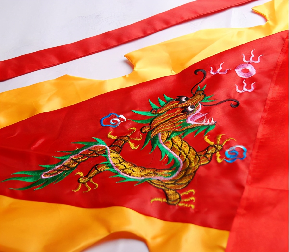 淮北墙布多少钱一平方,淮北锦旗多少钱一幅