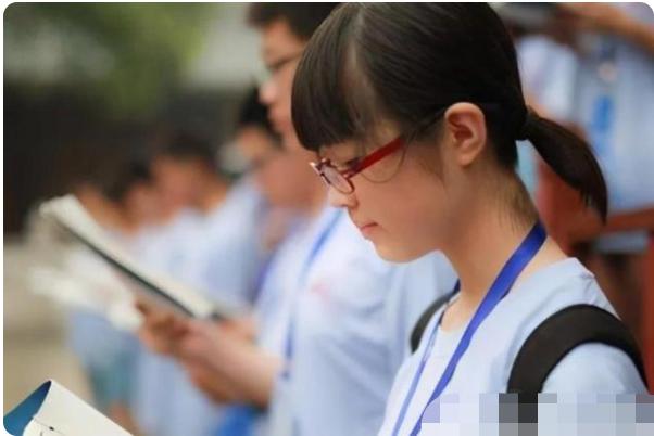 高中生兼职什么好处与坏处,高中生寒暑假可以做什么兼职