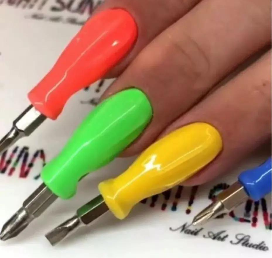 美甲师在吗？我被丑得睡不着觉