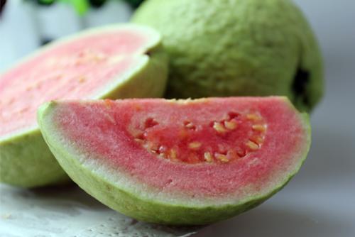红心芭乐鸡屎果,芭乐红心什么味