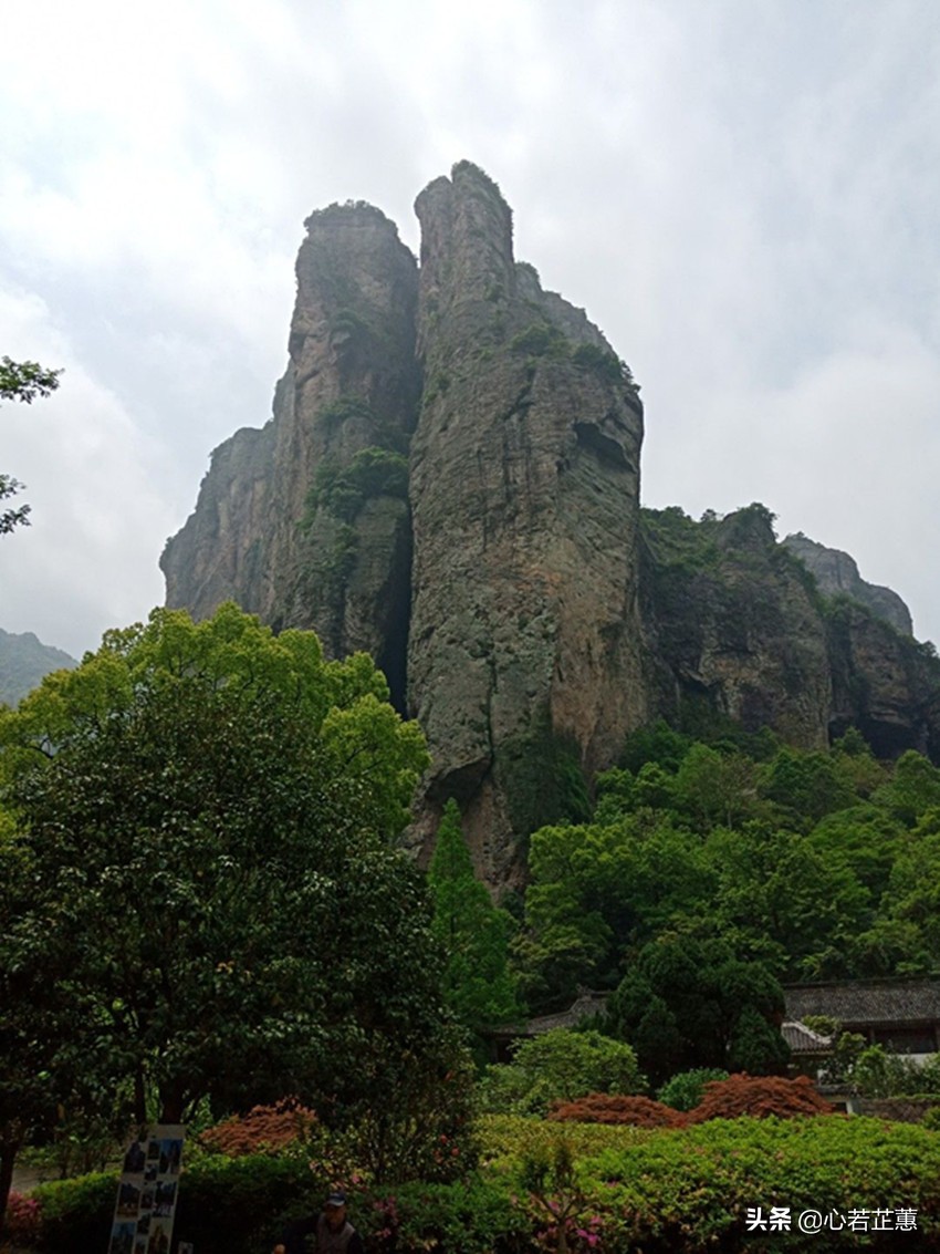 一座山可以用什么词来形容,形容一座山的风景词语