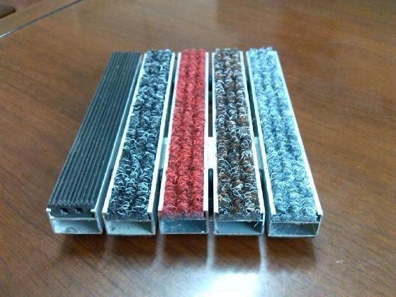 现在家里铺怎样的地毯好打理,现在还有人客厅放地毯么