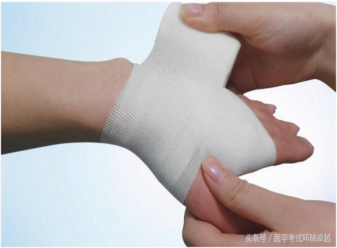 皮肤擦伤有渗出液,皮肤擦伤涂什么药