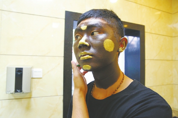 锦里铜人涂脸完整视频,成都锦里铜人