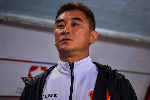 国足主帅道歉视频,国足前队长回击质疑