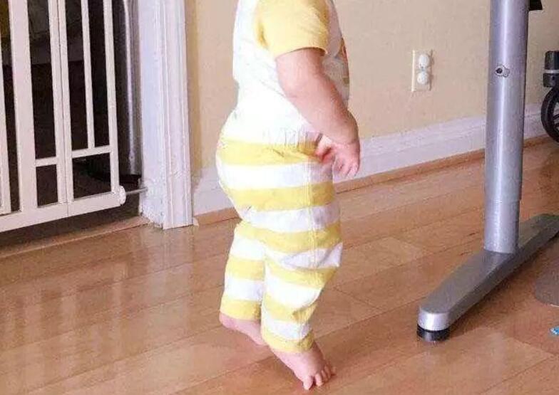 孩子为什么喜欢脱袜子,为什么孩子喜欢脱袜子