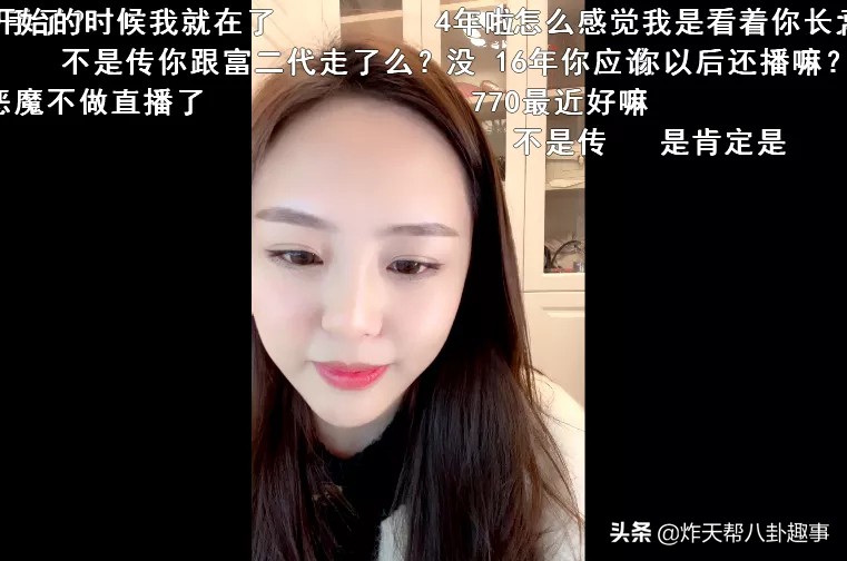 斗鱼远古颜值一姐复播,斗鱼颜值区女主复播引十大神豪