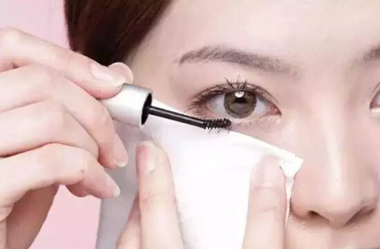 睫毛膏的刷法视频教程,哪个睫毛膏刷出来浓密不晕染