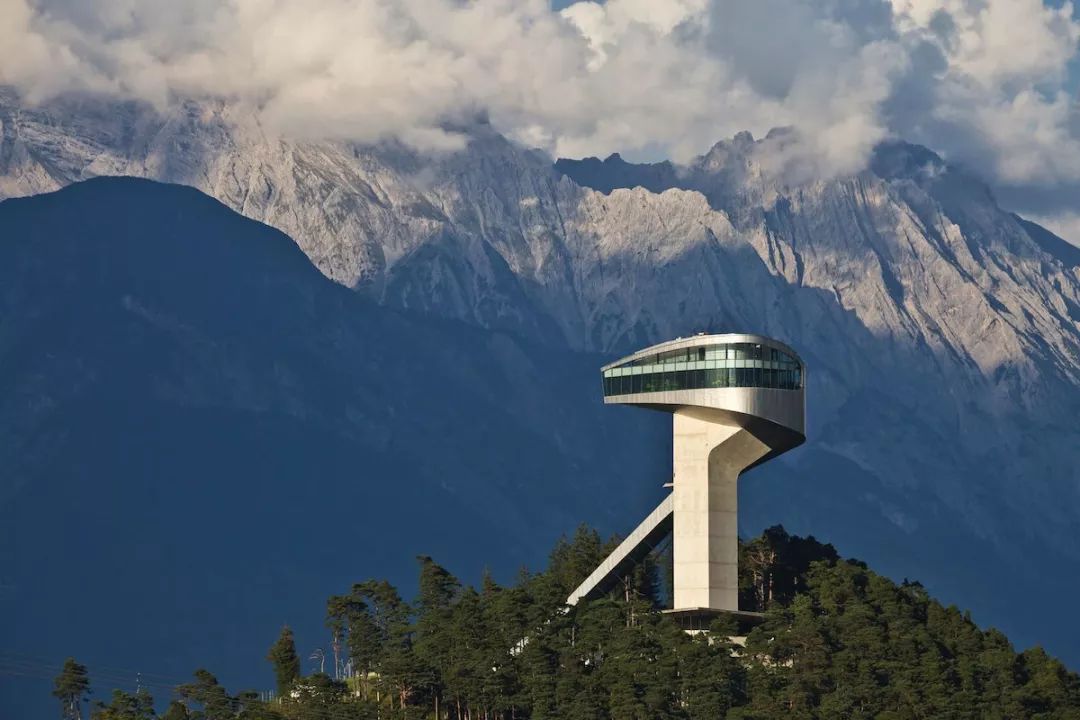 施华洛世奇花漾魔力寓意 (施华洛世奇的花样魔力)