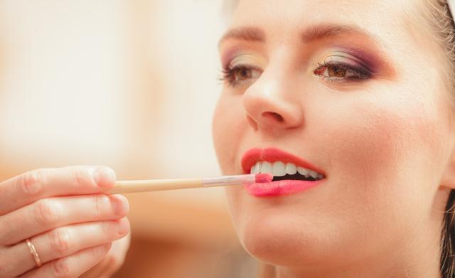 女生为什么涂口红好看,怎么涂口红显得不浓