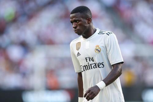 维尼修斯学内马尔彩虹过人羞辱对手，谁知失败反出丑！