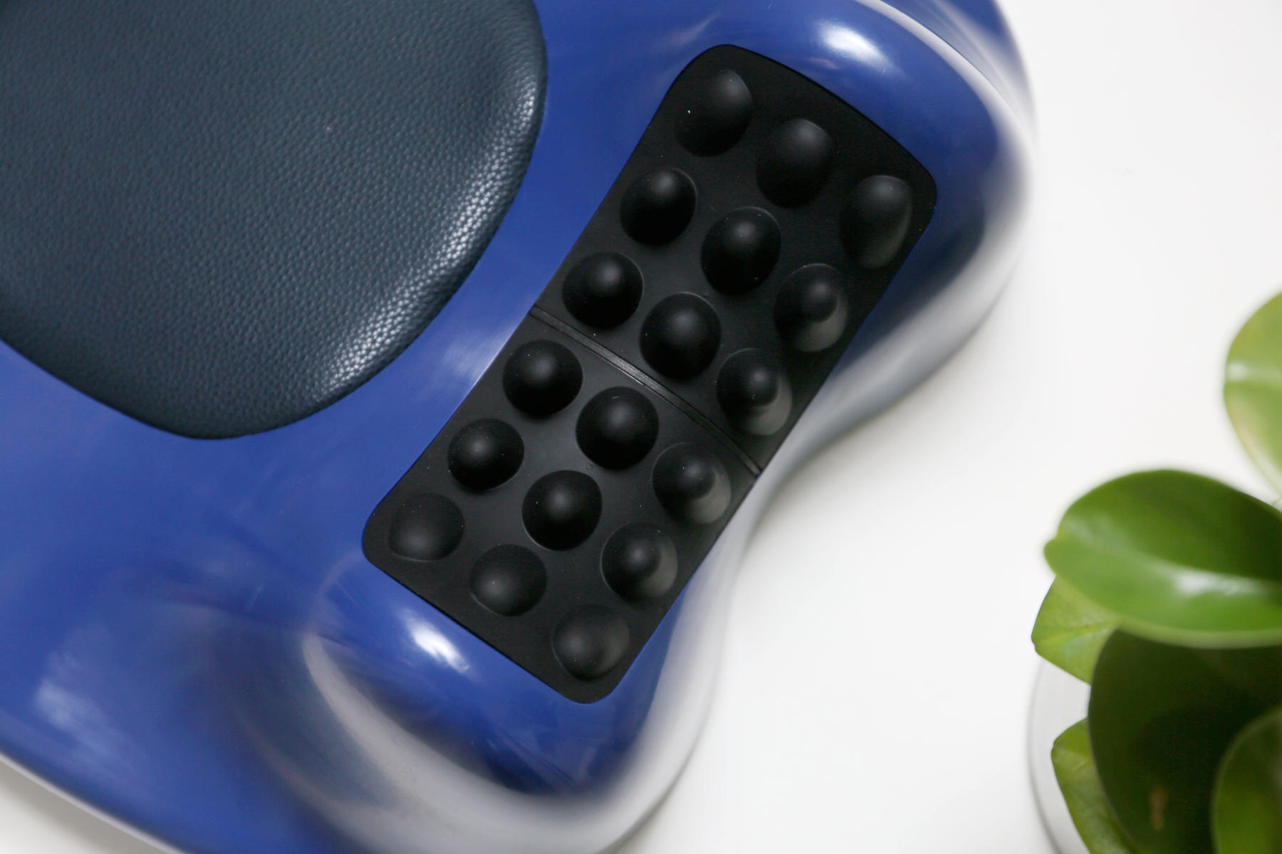 智能颈枕按摩器,带到颈椎上的按摩器