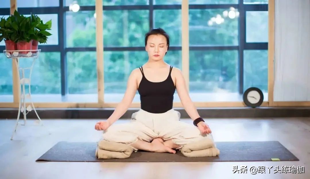 练一个月的瑜伽对身心有什么帮助,一起体验练习瑜伽的好处吧