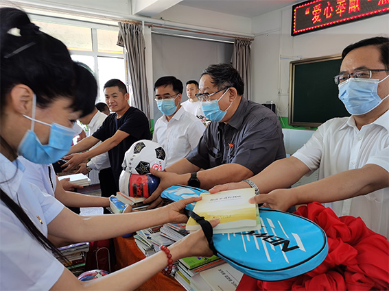 英烈革命精神永传承,致敬英烈红色经典