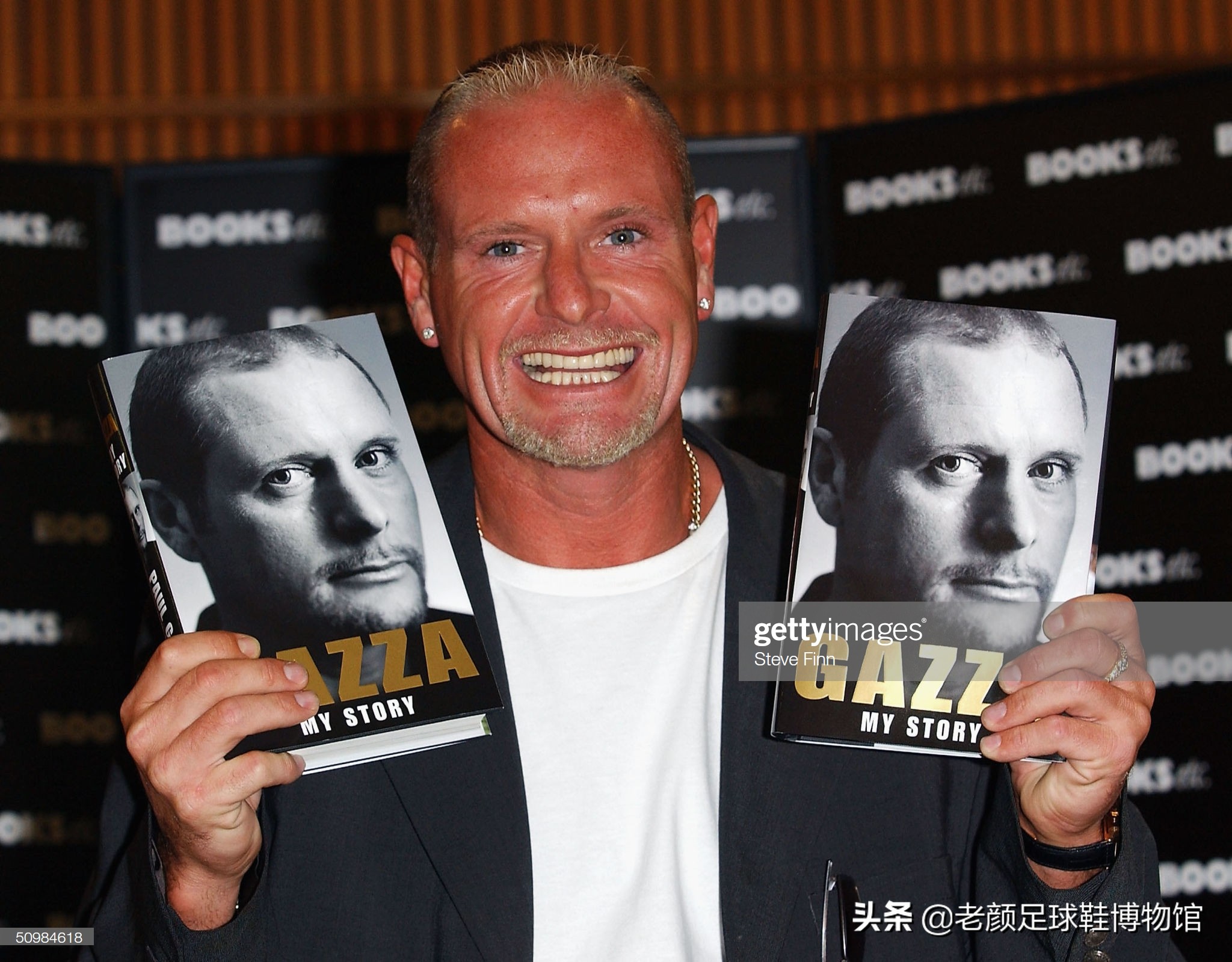 破产酒鬼的球鞋拍卖值6万，加图索的恩人名字成为香港路名