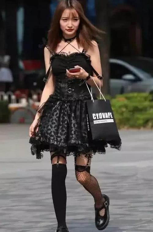 关晓彤小姐姐全部视频,关晓彤阴阳袜