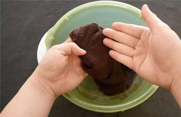 洗衣机洗的毛巾闷臭味要怎么处理,为什么毛巾越洗越硬还会有臭味