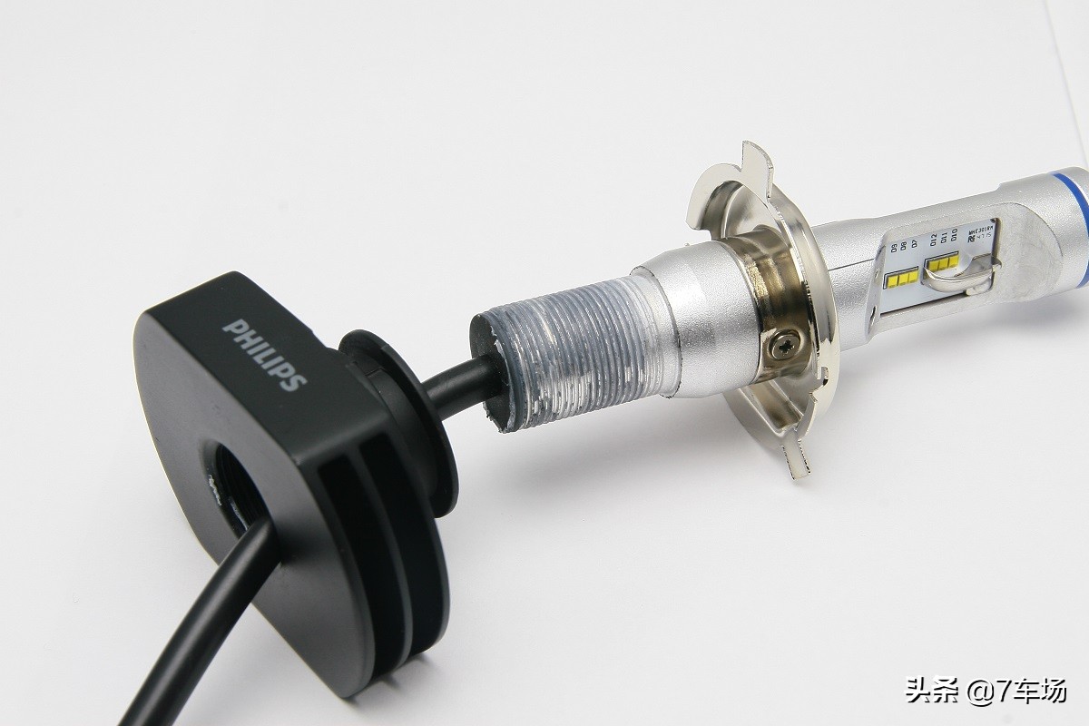 车灯如何选择灯泡,车灯改为led灯好还是卤素灯泡好