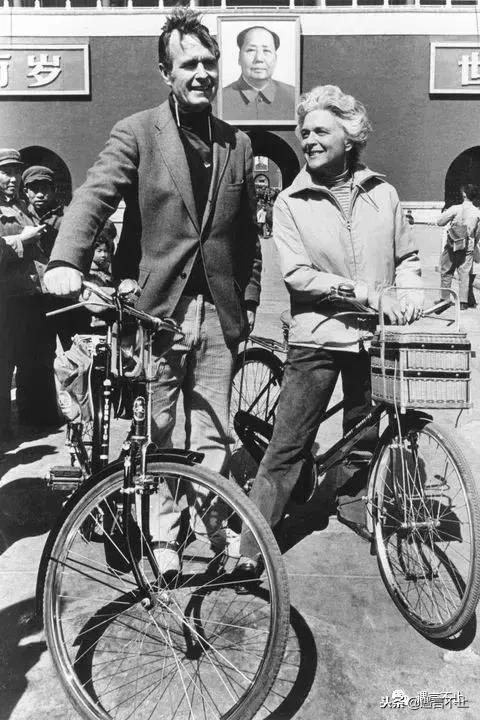 怎样评价老布什和芭芭拉的爱情,老布什和妻子芭芭拉