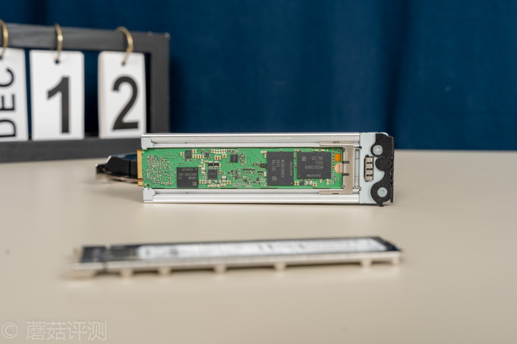 方便插拔，探索更多使用可能、ICYDock硬盘抽取盒PCI转M2评测