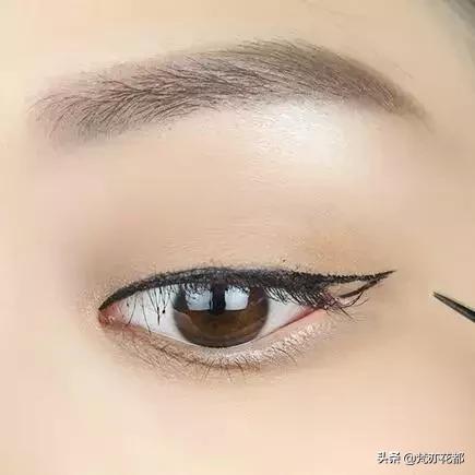 单眼皮怎么画眼线才能好看,单眼皮怎样画眼线好看