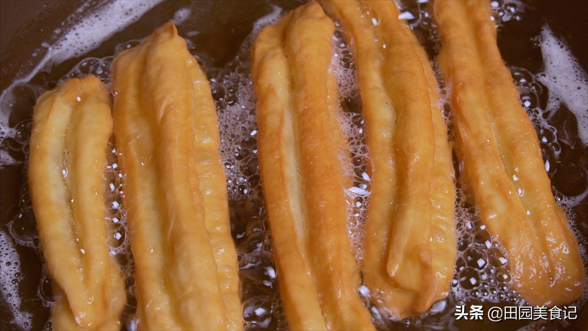 在家就能炸出蓬松酥脆的油条,油条怎么做到蓬松酥脆健康