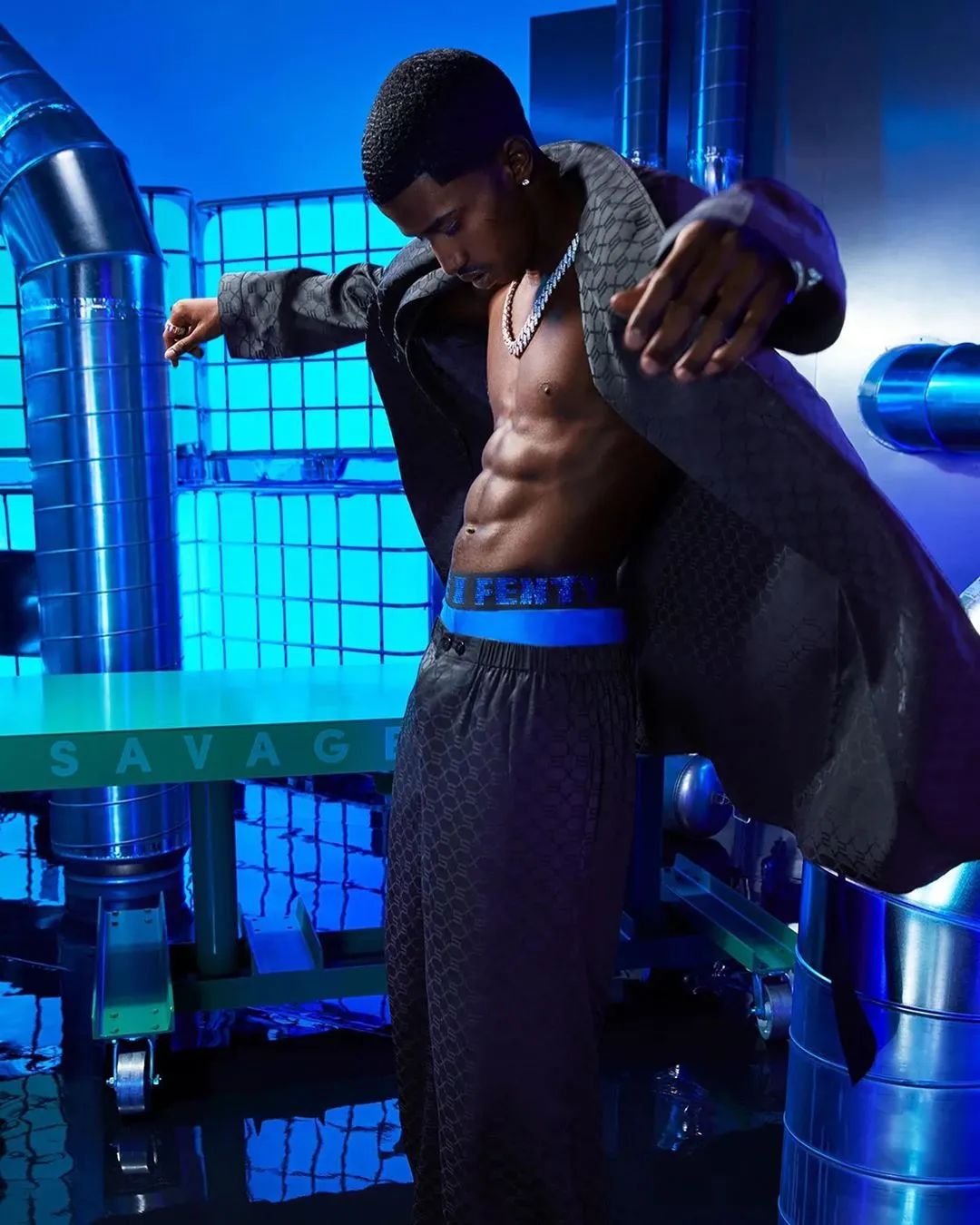 蕾哈娜同款文胸,维密大秀歌曲现场蕾哈娜