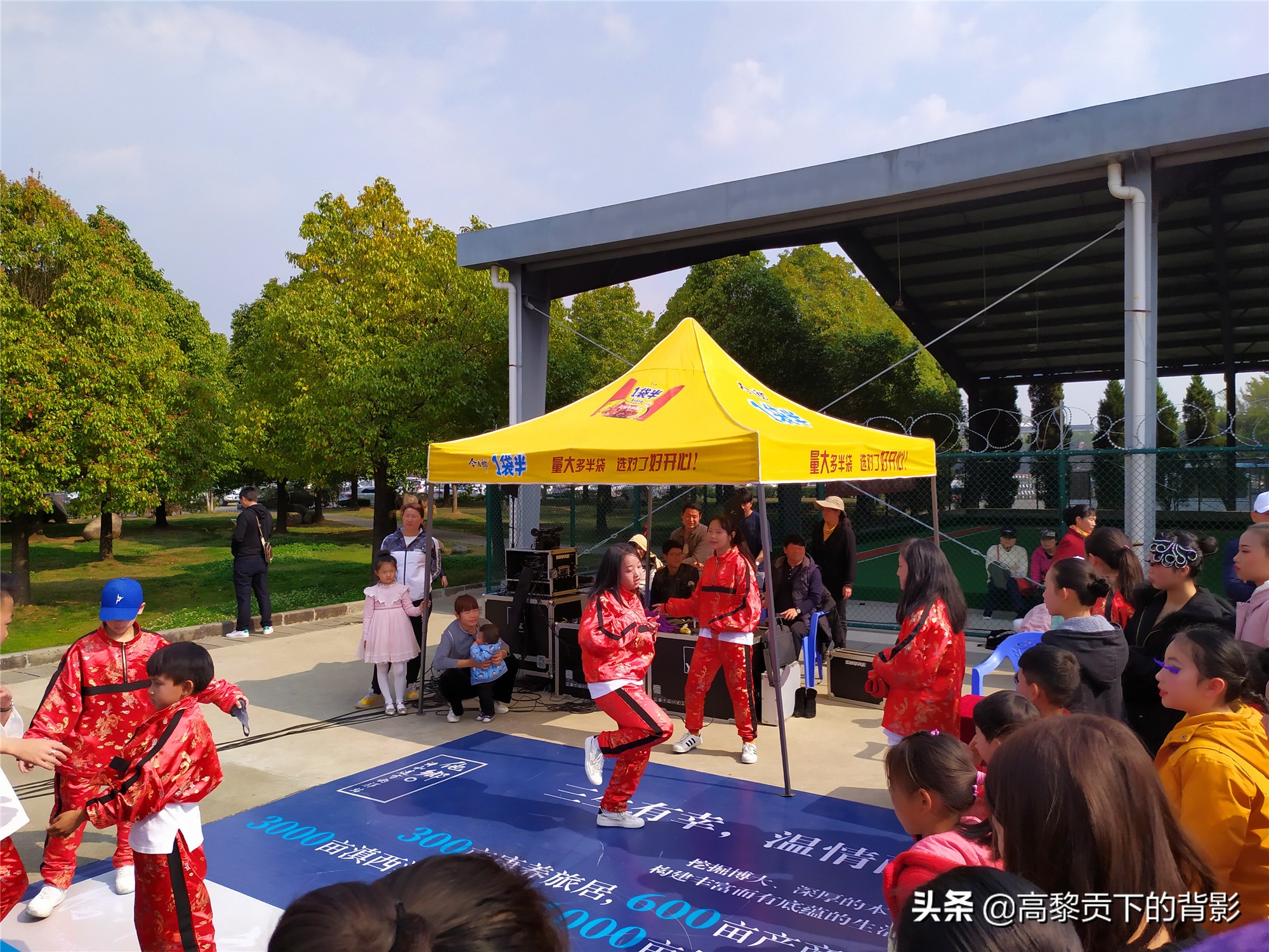 云南腾冲偶遇篮球赛顺便看看腾冲的体育设施如何？