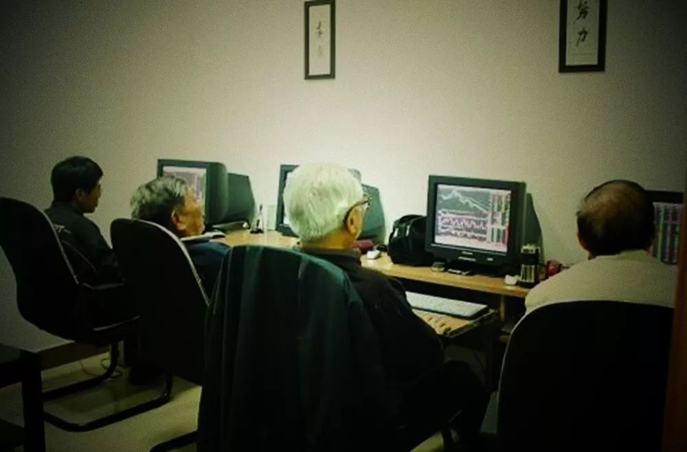 每个热闹的股票群，都有一捆待割的韭菜