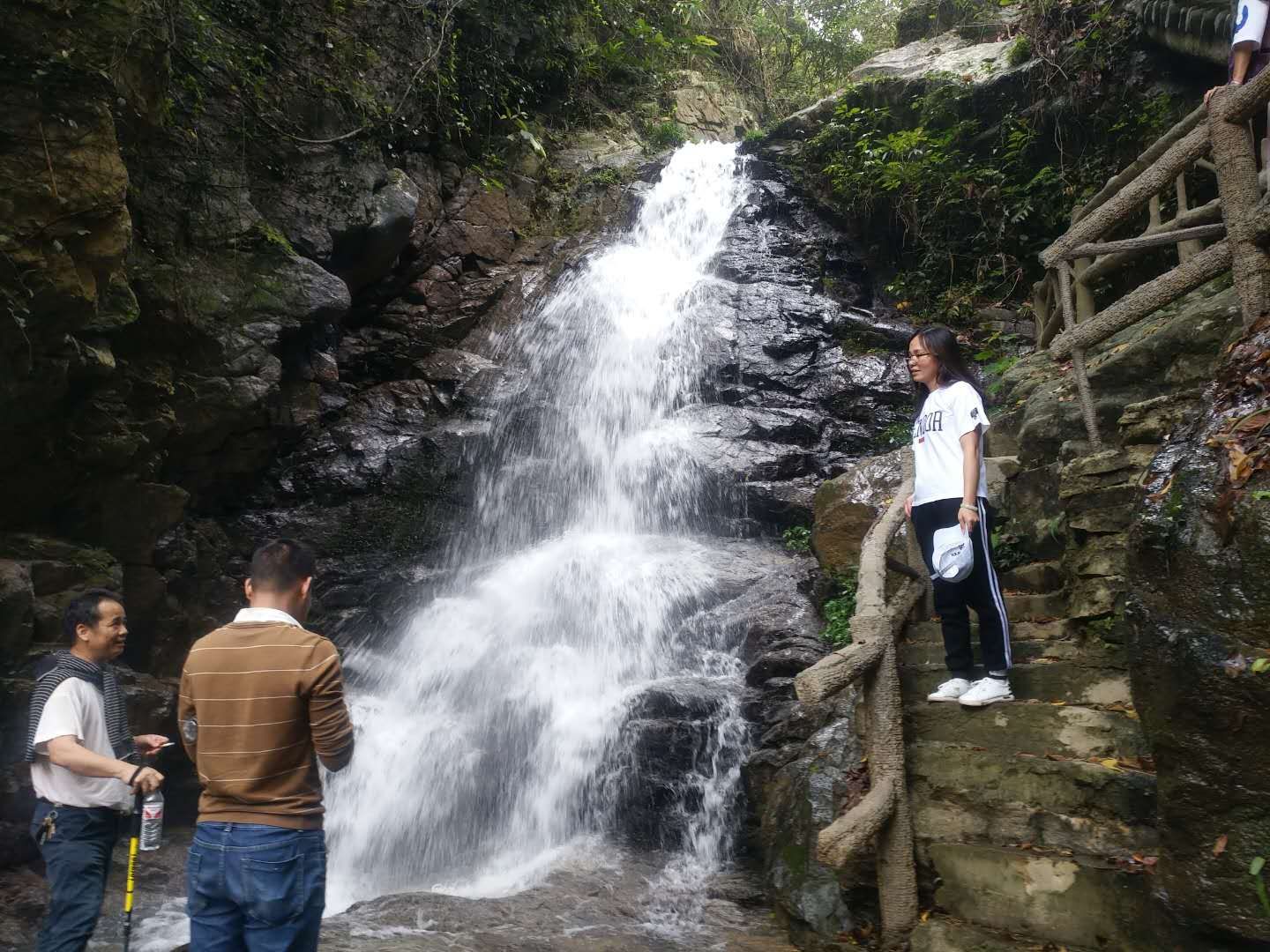 九重瀑布飞山外一座豪宅耀眼前――一次春游的美好记忆